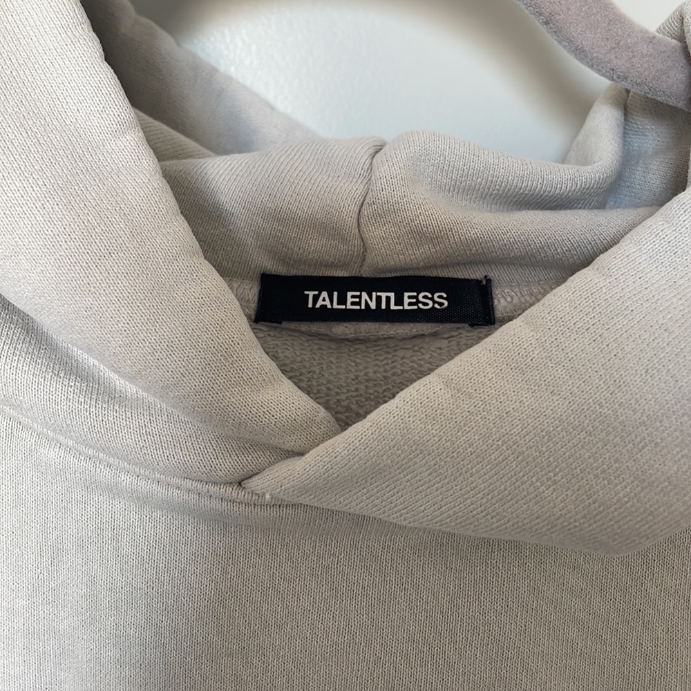 TALENTLESS sweatshirt in bone colour